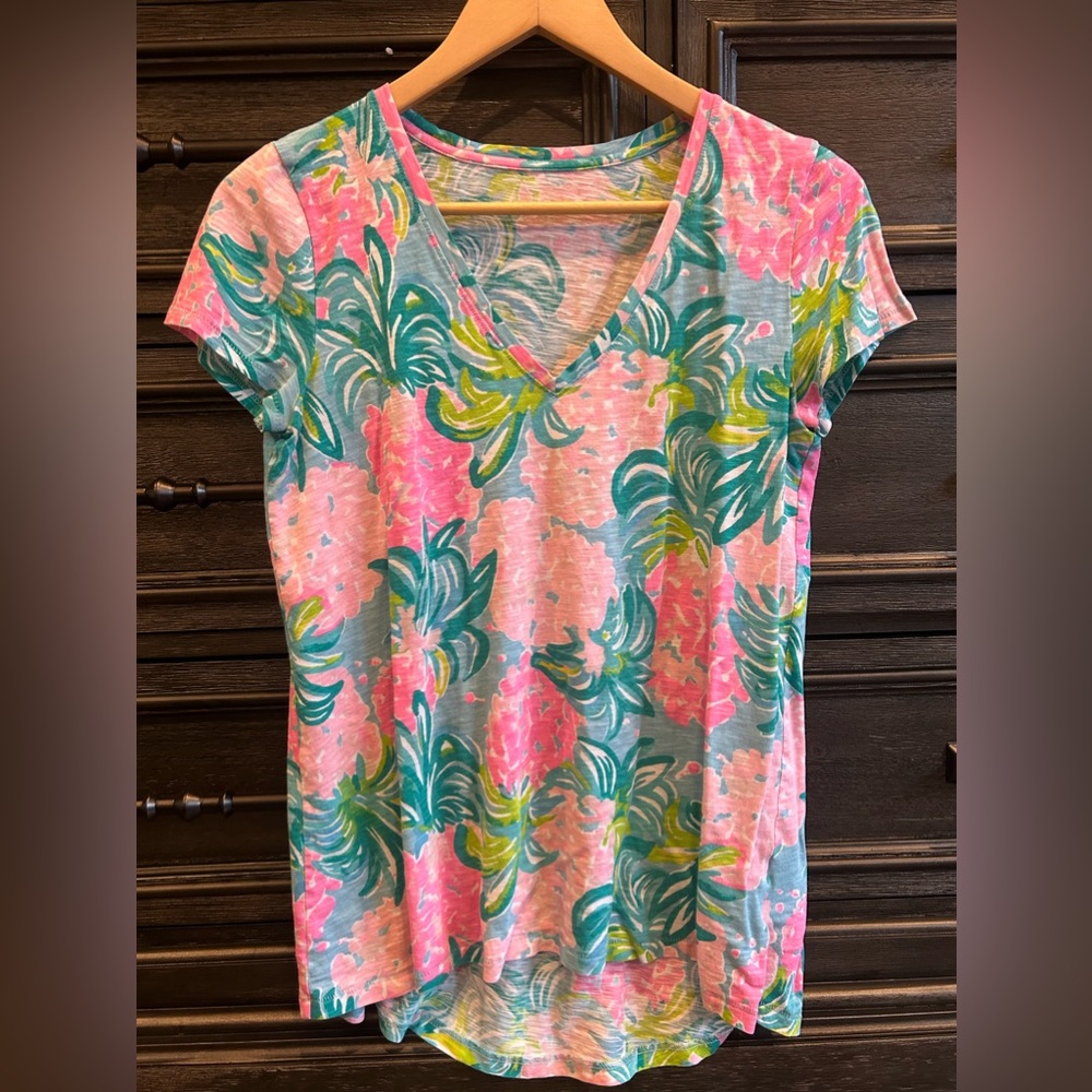 Lilly Pulitzer pink pineapple tshirt size XS